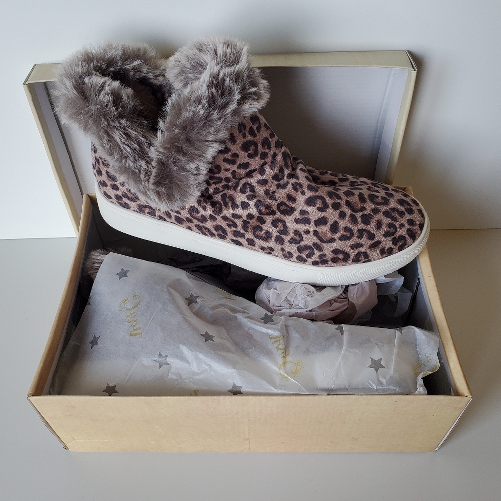Brand New in box cute furry leopard booties